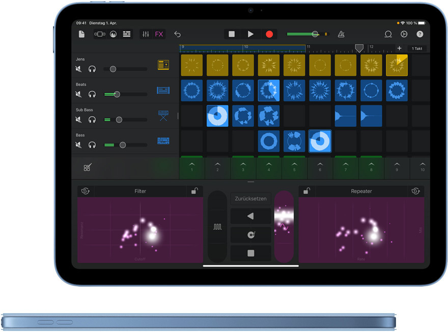GarageBand auf dem iPad und Seitenansicht eines iPad in Blau mit passendem Smart Folio Cover