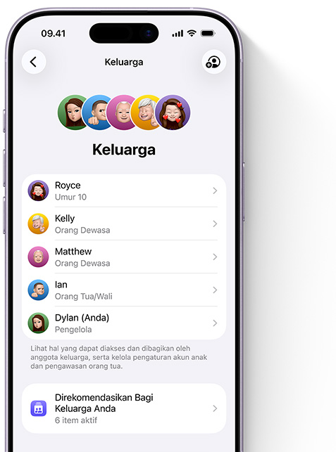 Layar iPhone menampilkan halaman Keluarga di Pengaturan, Memoji masing-masing anggota keluarga, masing-masing berada dalam lingkaran warnanya sendiri, berderet di bagian atas, Memoji yang sama dalam daftar di bawahnya menampilkan semua anggota grup Keluarga Berbagi
