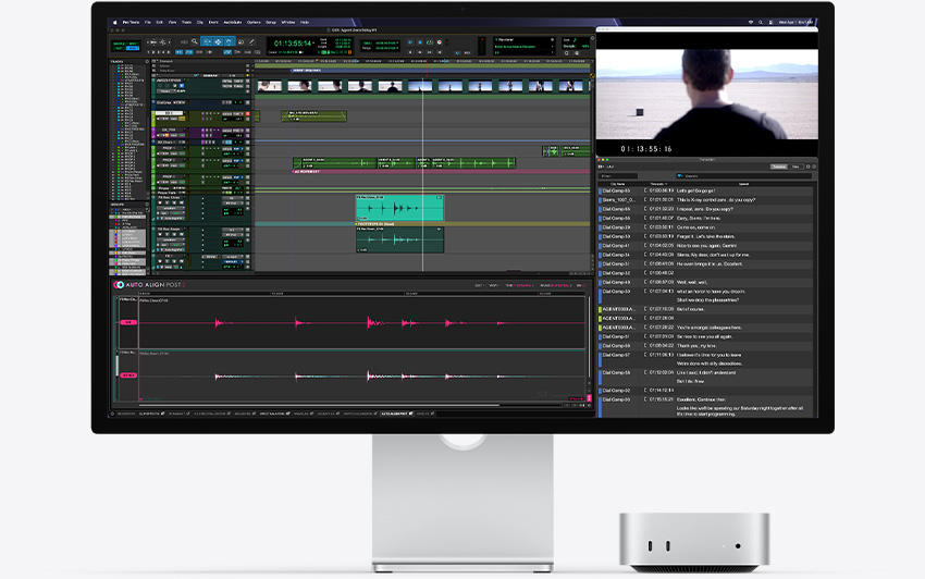 ด้านหน้าของ Mac mini วางอยู่ใต้ Studio Display, Pro Tools พร้อมปลั๊กอิน Auto-Align Post 2 กำลังทำงานบน macOS
