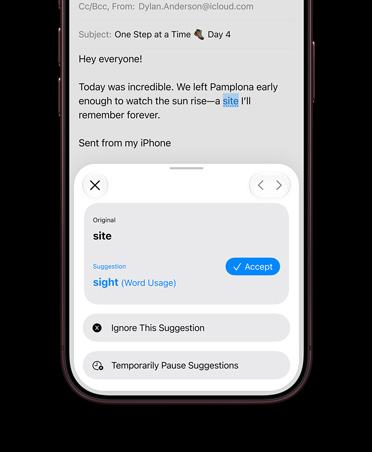 iPhone 17, Deep Blue, screen shows Siri AI proofreading an email in the Mail app