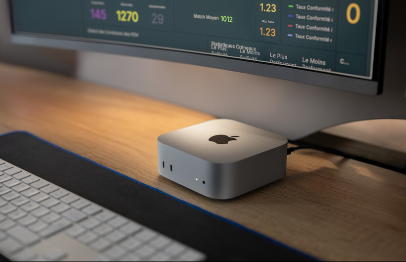 Das Kundensupport-Team arbeitet im Hauptsitz von Tut Tut am Mac mini