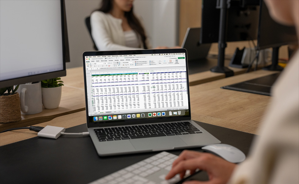Das Finanzteam nutzt Excel auf dem Mac für Buchhaltung und Budgetierung