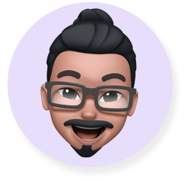 Memoji sonriente de un hombre con barba y gafas