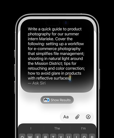「Write with Siri」機能を使って下書きを作成するためにタイプ入力された詳細なプロンプトがiPhone 17の画面に表示されている
