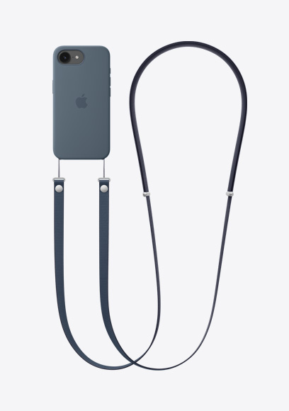 Achterkant van iPhone 17e, kleur zwart, siliconenhoesje met MagSafe in de kleur blauw met Crossbodykoord in de kleur blauw eraan vast