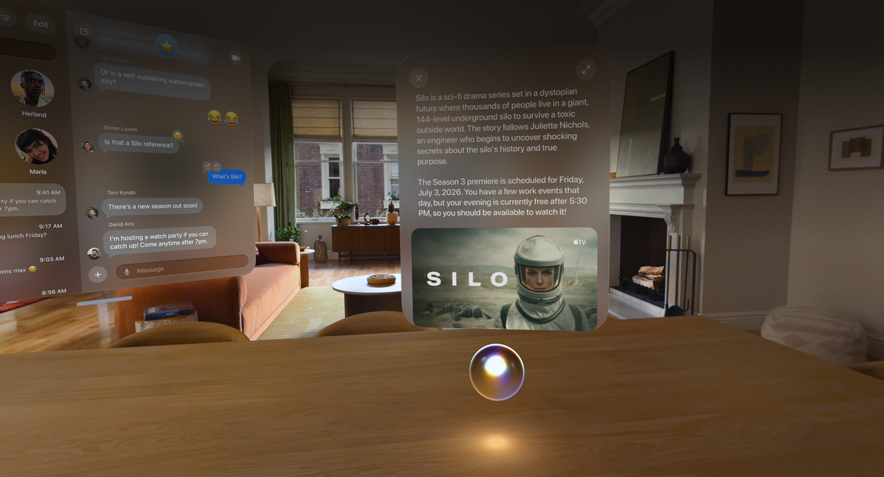 リビングで使われているApple Vision Pro。左側にメッセージアプリの会話が表示され、ユーザーの前にあるバーカウンターの上にSiriが浮かんでいる。Siriの上にあるウインドウには質問と回答が表示されている
