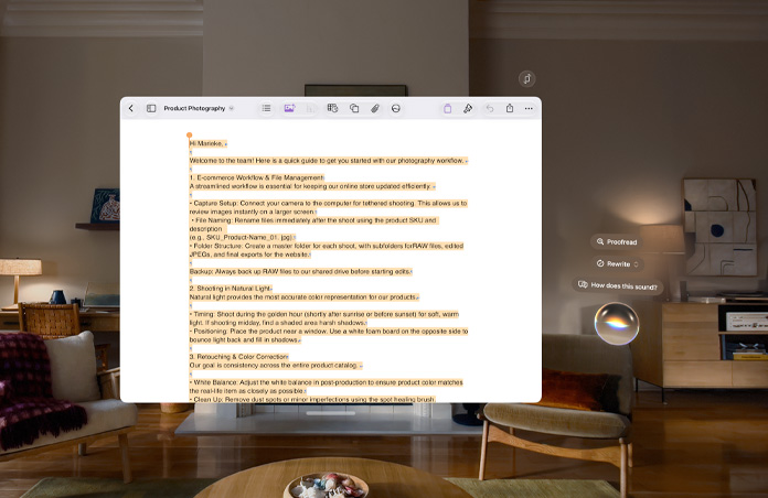 Apple Vision Proのビュー。写真撮影に関する書類が開かれ、その横にSiriの文章プロンプトが浮かんでいる。プロンプトには「校正して」「書き直しして」「これはどう？」が含まれている